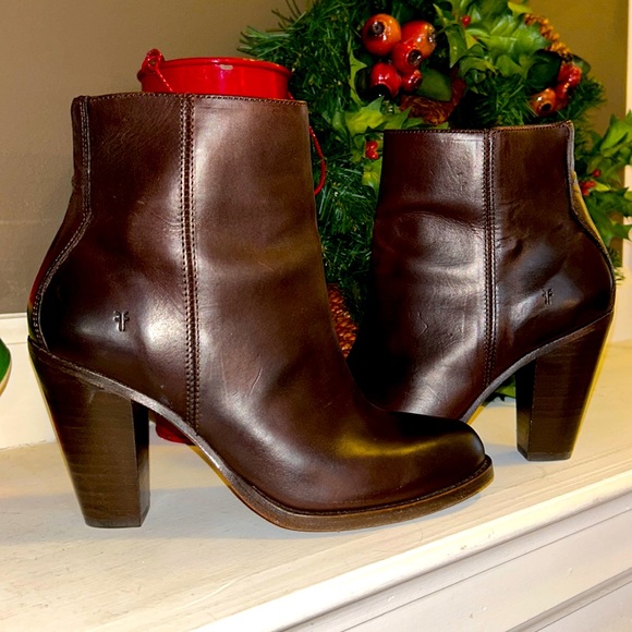 🎄STUNNING FRYE BOOTS 👢 - Picture 1 of 6